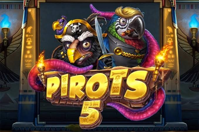Tavolo da gioco con le carte di Pirots 5 The Rift of Eternity, i quattro uccelli crono-temporali rosso viola verde e blu disegnati su carte da mazzo e un dado dorato accanto a un boss del Rift